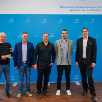 Gruppenbild der Absolventen aus dem Fachbereich Elektrotechnik