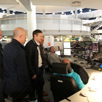 Verkehrsminister Hans Reichhart bei der Besichtigung der Betriebsleitzentrale an der Donnersberger Brücke am Bahntag Bayern