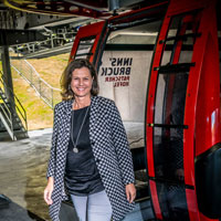 Informationsfahrt zum Thema "Urbane Seilbahnen": Bayerns Verkehrsministerin Ilse Aigner nach der Fahrt mit der Patscherkofelbahn Informationsfahrt zum Thema "Urbane Seilbahnen": Bayerns Verkehrsministerin Ilse Aigner nach der Fahrt mit der Patscherkofelbahn