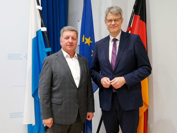 VMK-Vorsitzender Christian Bernreiter und Bundesverkehrsminister Patrick Schnieder